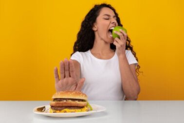 2 alimentos que você deve reduzir de sua dieta para reduzir a inflamação e perder peso