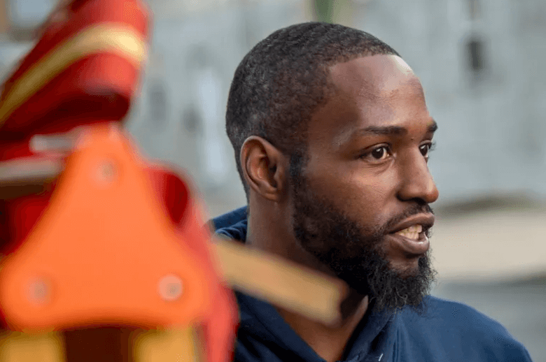 Ex-traficante agora ajuda a recuperar os jovens da comunidade