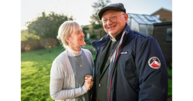 Freira e monge desistem da vida monástica e se casam