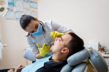 Anestesia local em odontologia: veja seus benefícios e riscos