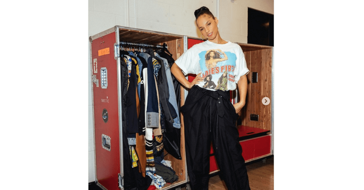 O Camisetão Está Voltando Com Tudo: Confira Esses Looks Para Se Inspirar 3 2025 word2