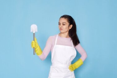 Veja como limpar e desinfetar utensílios de limpeza