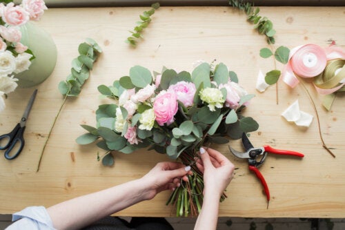 Como fazer um buquê de flores em casa: tutorial passo a passo