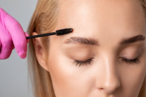 Soap brows: a técnica caseira para maquiar as sobrancelhas