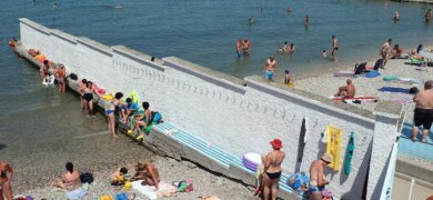 Pedocin: a praia italiana que separa homens e mulheres com um muro