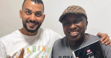 Atacante ensina massagista do clube a ler e escrever