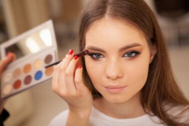 5 erros ao maquiar pálpebras caídas