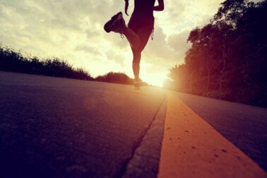 Benefícios de caminhar e correr para trás