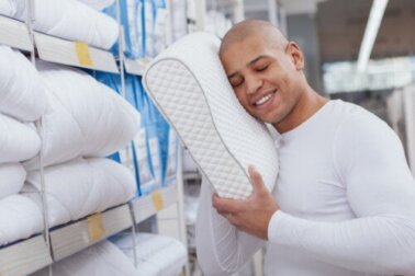 Você sabe com que frequência deve trocar seu travesseiro? Aprenda a escolher o melhor para você