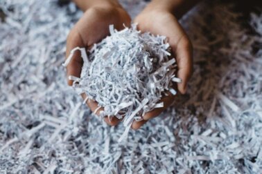 Como fazer papel reciclado em casa? guia passo a passo