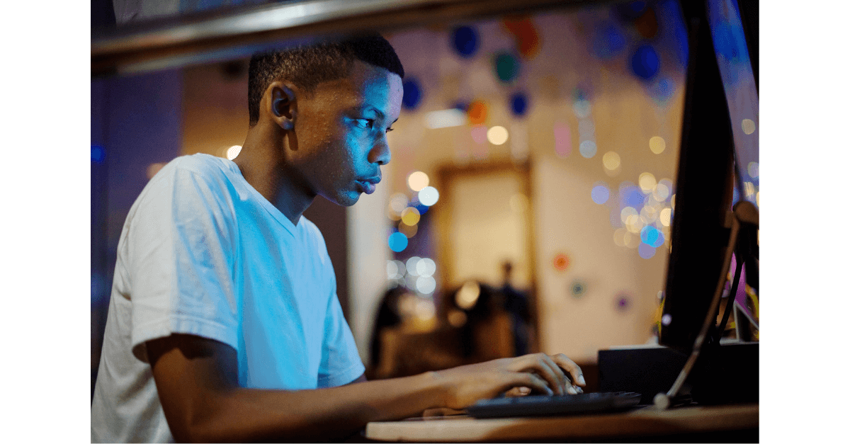 Jovens de 19 a 25 anos têm passado menos tempo nas redes sociais, diz estudo