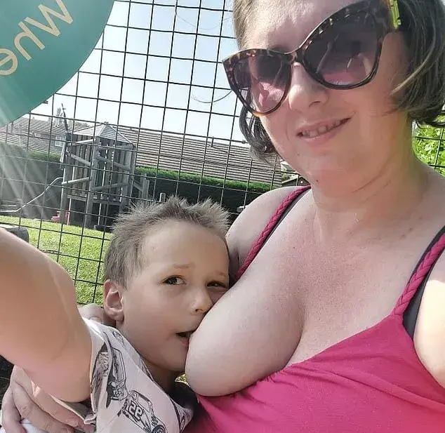 mãe que amamenta