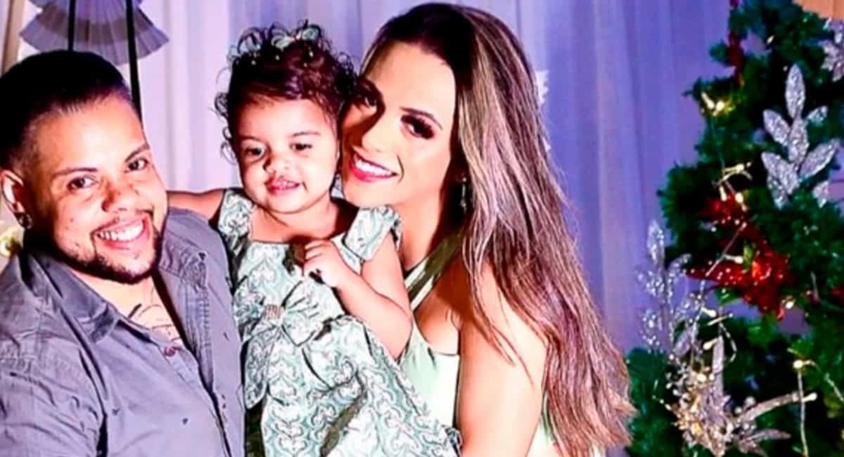 Casal transgênero explica para a filha como ela foi concebida e viraliza