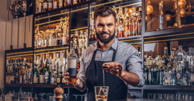 Hábitos chatos de clientes no bar, segundo os bartenders