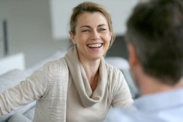 O que você deve fazer (e o que não) para conquistar uma mulher madura