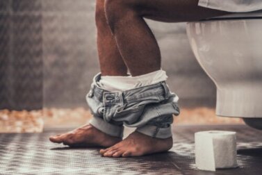 Renomado urologista recomenda que o homem urine sentado, por quê?