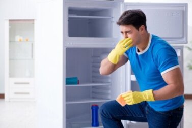 Como deve ser feita a limpeza de um freezer?