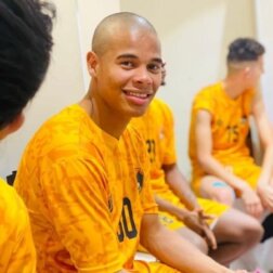 Jogador de futebol brasileiro resgatado após meses de trabalho escravo em Dubai
