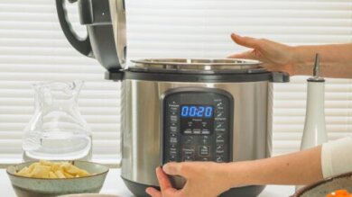 O que é uma panela de cozimento lento e por que você precisa dele em sua cozinha?