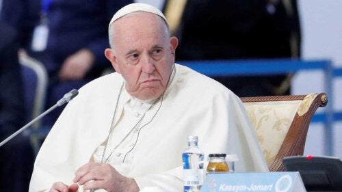 Papa Francisco passa por cirurgia urgente: conheça seus problemas de saúde