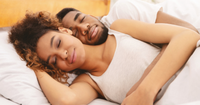 Você sabia que a posição de dormir com o par pode dizer muito sobre a relação?