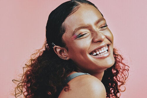 O que são "baby hairs" e por que eles aparecem? Aprenda a usá-los a seu favor