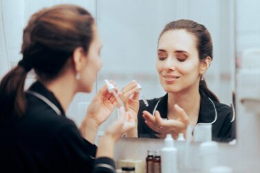 Técnica sanduíche: primeiros passos para aplicar retinol com segurança