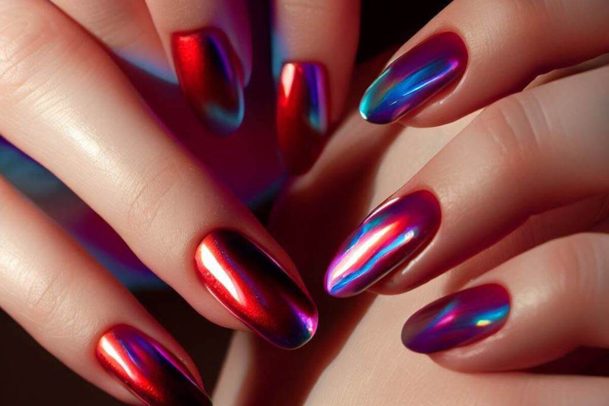 Unhas com estilo iridescente: 8 designs que se destacam no verão
