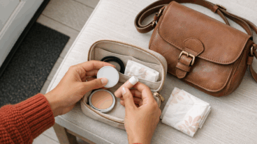 Como deixar uma nécessaire de retoque enxuta para não carregar metade do banheiro na bolsa
