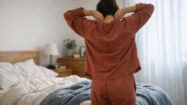O erro de alongar rápido demais quando o corpo ainda está frio no começo do dia