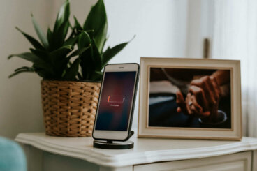 Dormir com o celular por perto: o hábito que pode afetar seu descanso noturno