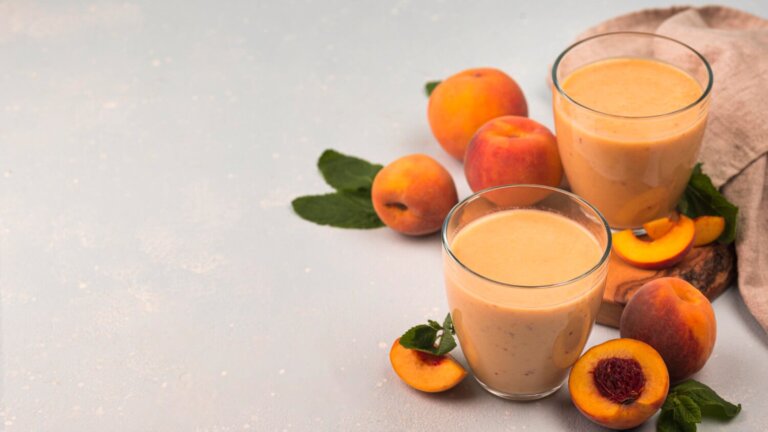 4 smoothies refrescantes para o café da manhã e lanches de verão