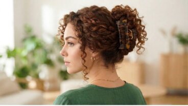 3 penteados que dão volume ao seu cabelo cacheado sem precisar alisá-lo