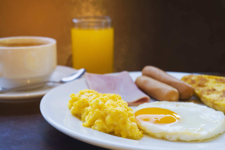 Tomar café da manhã ou não: como decidir de acordo com sua fome, horário e treino