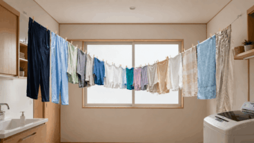 Como estender roupas dentro de casa usando a técnica japonesa do arco