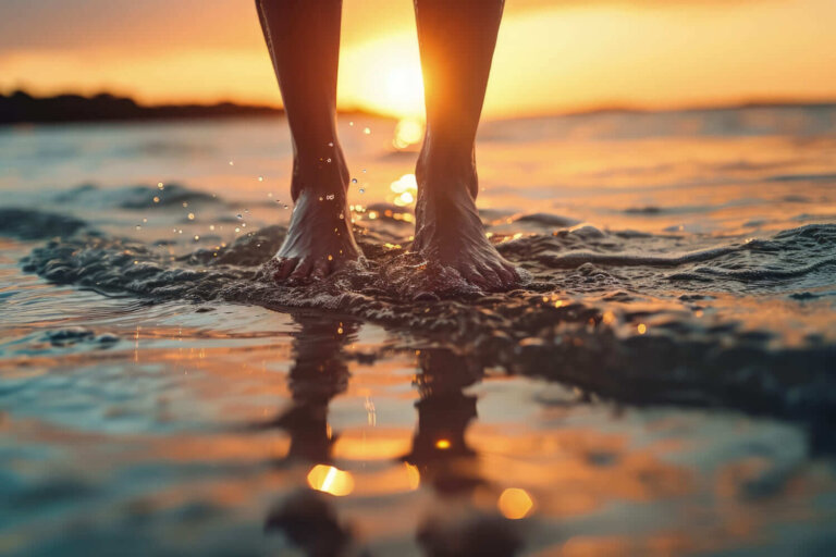 Caminhar na água: como aproveitar 30 minutos na praia para se exercitar