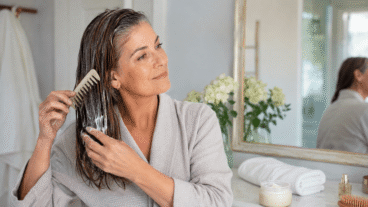 Cabelo na menopausa: 7 dicas para fortalecê-lo e dar mais volume