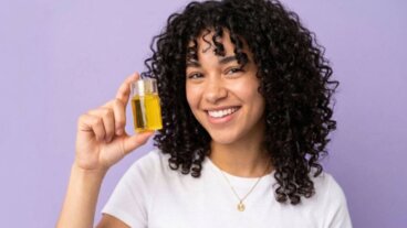Cabelos cacheados no verão: como usar o selante para controlar o frizz