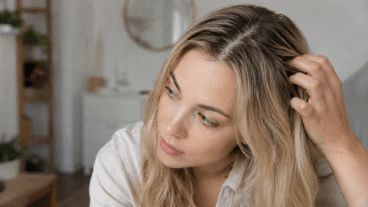 Cabelo oleoso depois de lavar? O erro que você pode estar cometendo no chuveiro