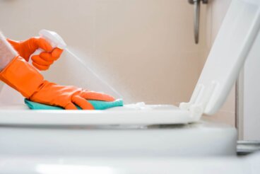 8 dicas rápidas para eliminar o mau cheiro do banheiro e evitar que ele volte