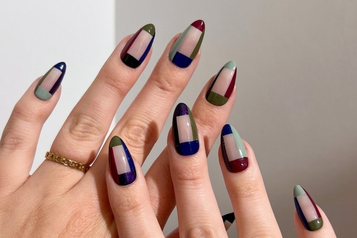 Manicura geométrica con colores