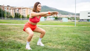 Levantar os calcanhares e outros 5 erros ao fazer agachamentos que impedem seu progresso