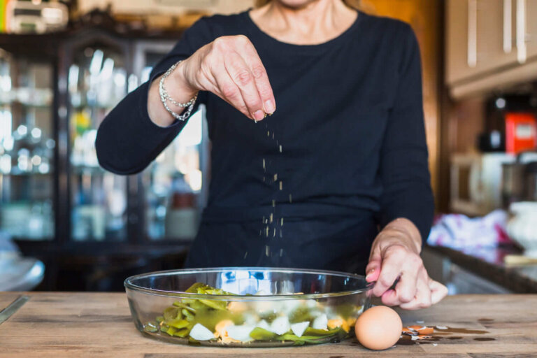 Como reduzir o sal nas refeições sem perder o sabor: 8 dicas que funcionam