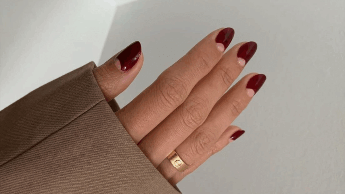 Manicura con media luna
