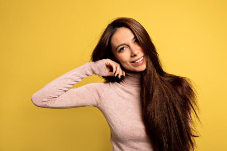 Cabelos mais fortes: 7 hábitos recomendados pelos dermatologistas para reduzir a queda de cabelo