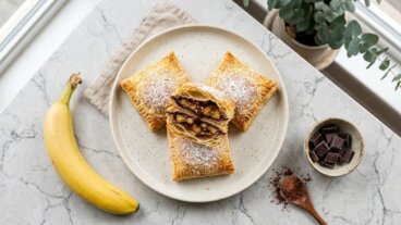 Folhado de banana e chocolate: a receita fácil para um lanche crocante