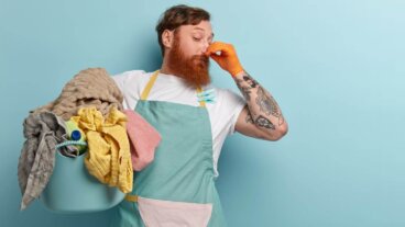 5 dicas para eliminar o cheiro de mofo das roupas e evitar que ele volte
