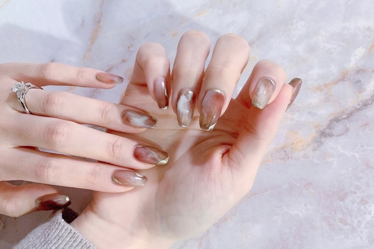 Uñas símil té con leche